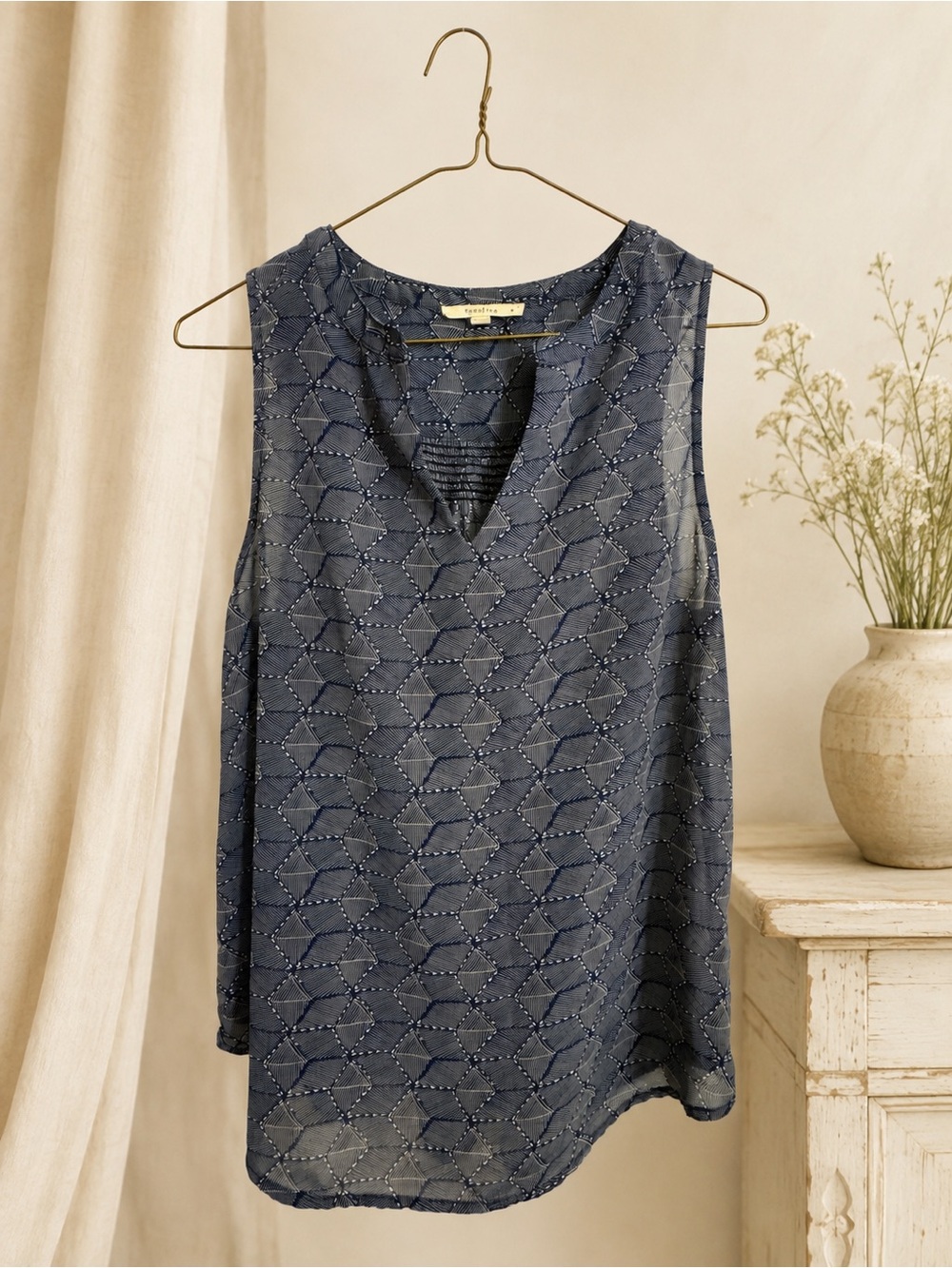 Fun2Fun S Blue White Geometric Sleeveless Split Neck Blouse Top